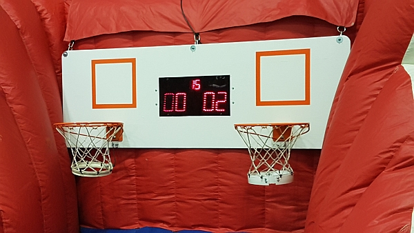 Basketball game with electronic scoring